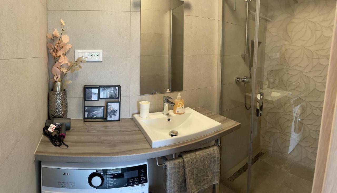 Sandra Apartments Makarska Esterno foto