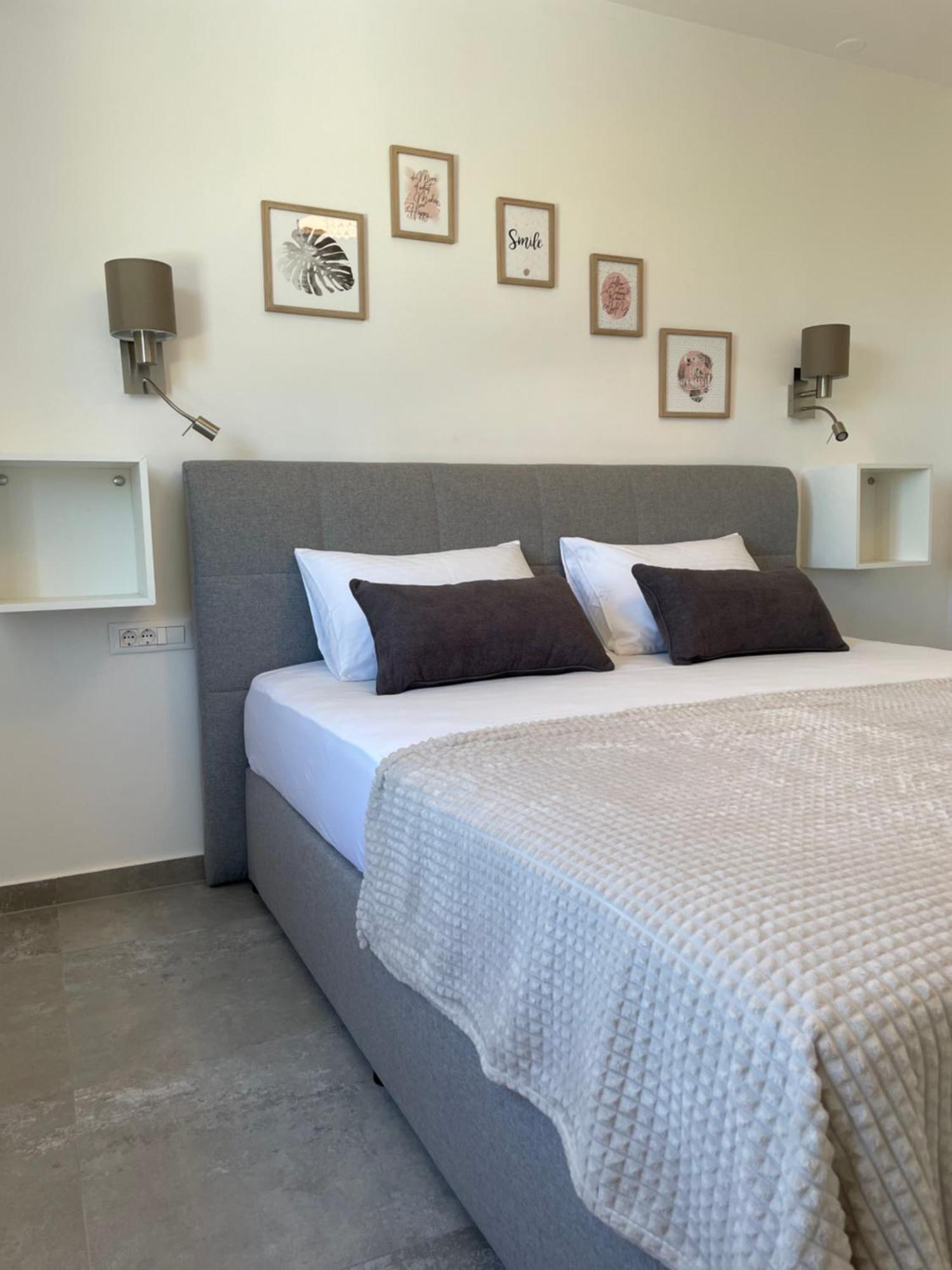 Sandra Apartments Makarska Esterno foto
